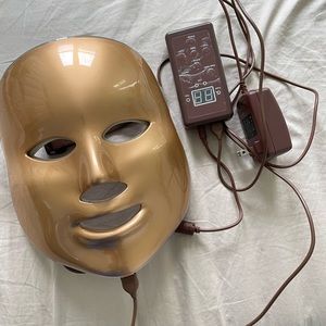 MZ SKIN LIGHT-THERAPY GOLDEN FACIAL TREATMENT DEVICE
FIVE-COLOURED LED MASK